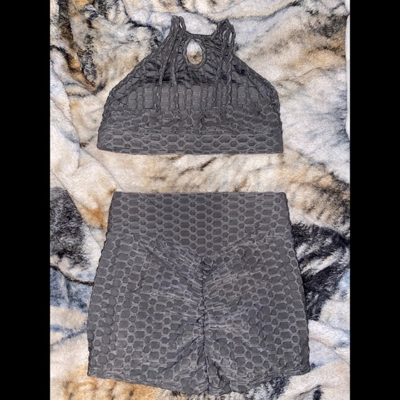 Two piece set - Picture 2 of 2